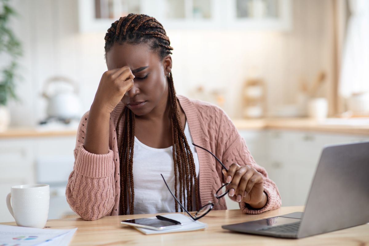 Une femme est fatiguée