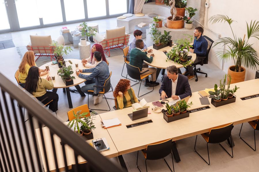 Des personnes dans un bureau en coworking