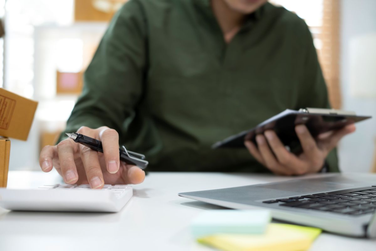 Un entrepreneur calcul ses factures