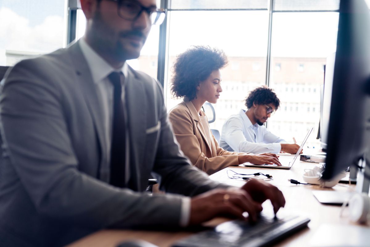 Entrepreneur travaillant dans un espace de coworking