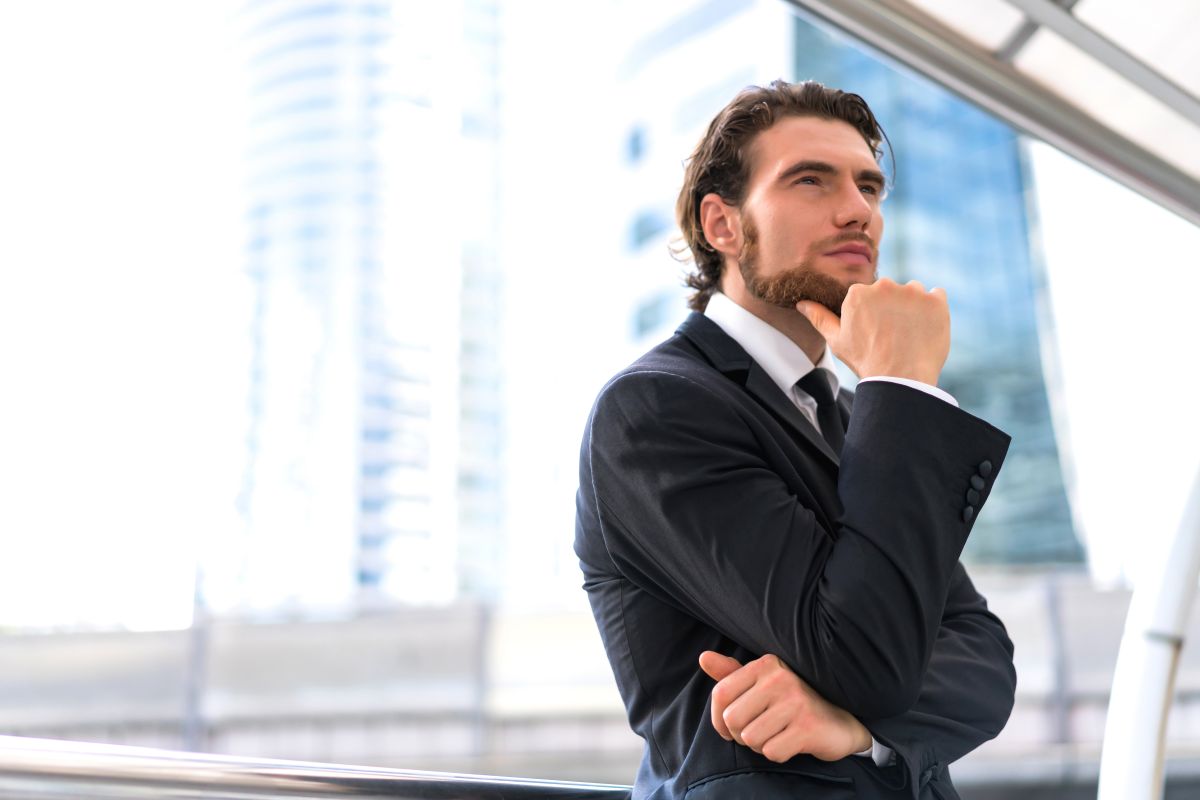 Un entrepreneur pensif